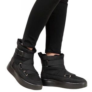 Boom Buckle Boots Ugg Black Suede Sheepskin Ankle Boots w Buckle Straps Size 9